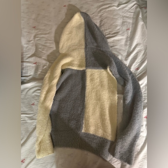 NWT Anna & Ava Shoulder Wrap (Sweater Style) - Picture 2 of 4